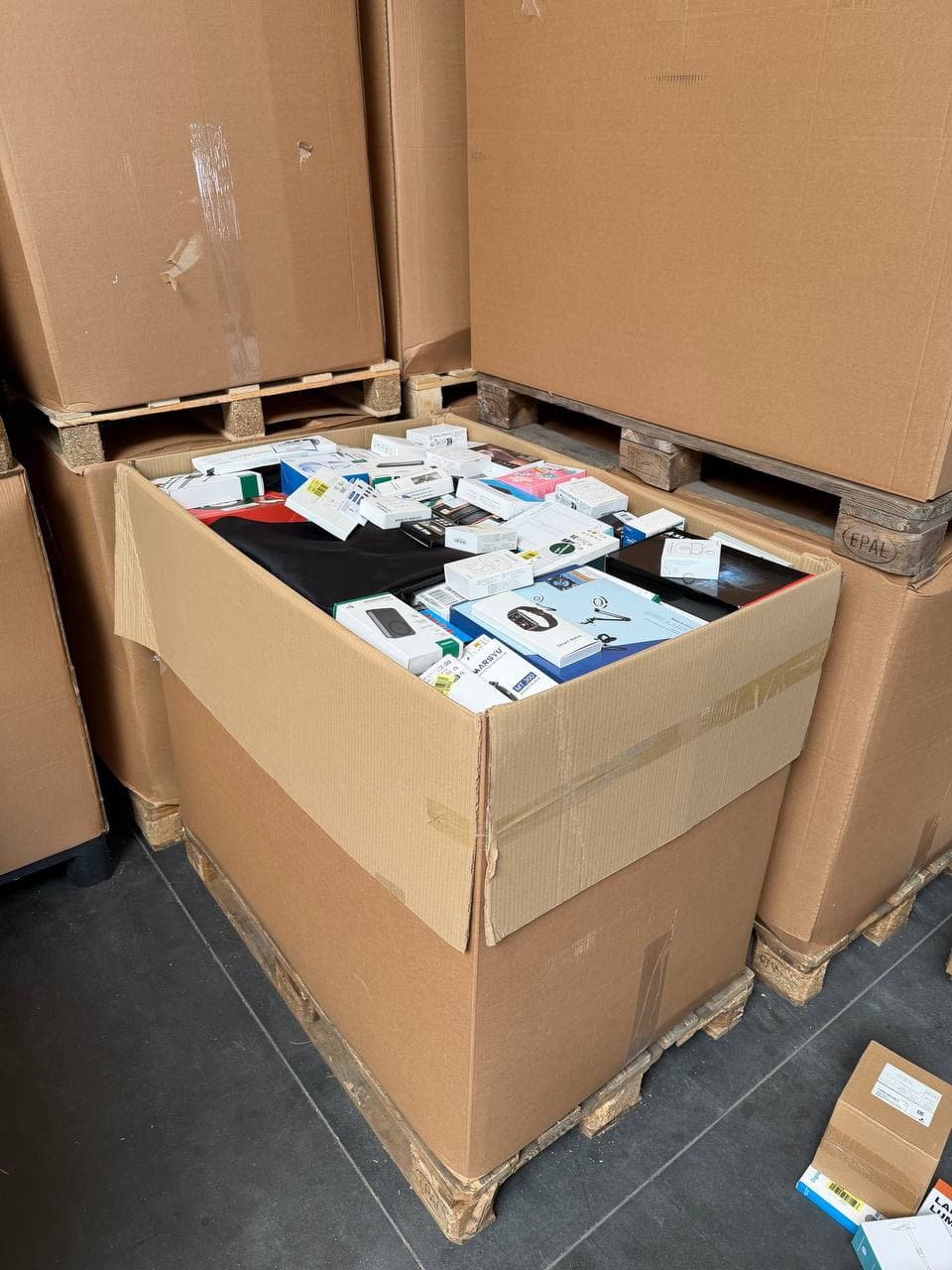 Amazon Mixed Electronics Pallet (180–250 units)